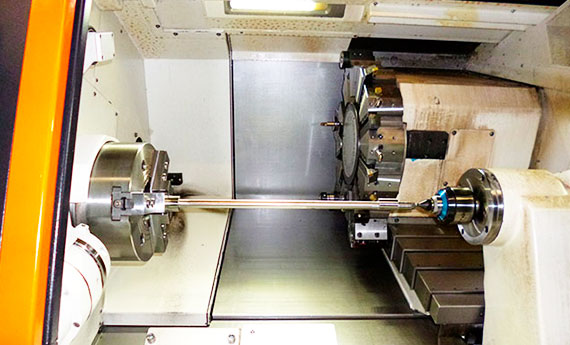 tornitore_CNC